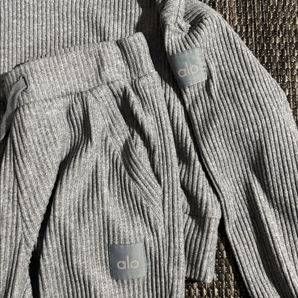 Alo yoga muse set grey - Picture 5 of 7